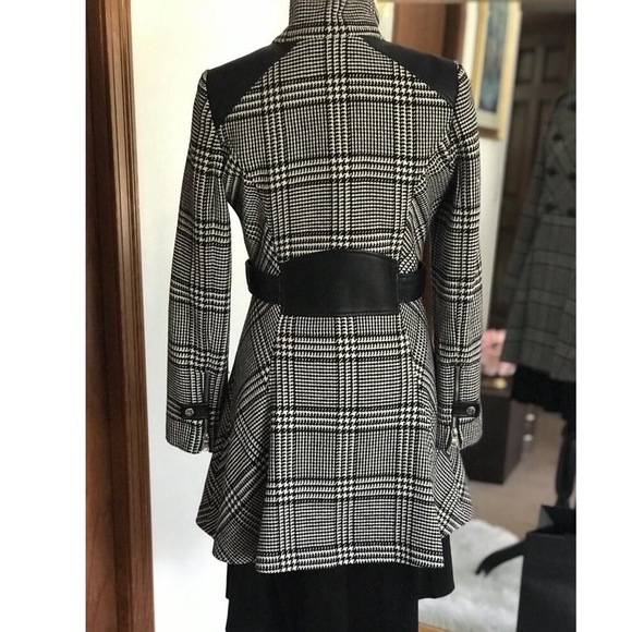 Gues Coat Black and White - Picture 7 of 16